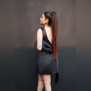 Elegant Black Sleeveless Dress